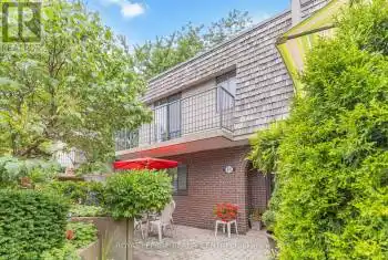 1330 Mississauga Valley Blvd Unit# 18, Mississauga, Ontario L5A 3T1, 3 Bedrooms Bedrooms, 6 Rooms Rooms,2 BathroomsBathrooms,All Houses,Sold,Mississauga Valley,W9302770