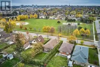 6 Glaive Dr Unit# Main, Toronto, Ontario M1P 1X6, 4 Bedrooms Bedrooms, 8 Rooms Rooms,2 BathroomsBathrooms,All Houses,Rented,Glaive,E9373761