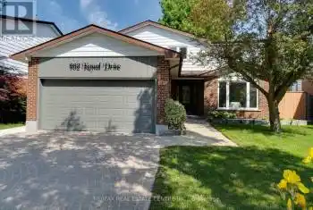 902 Kowal Dr, Mississauga, Ontario L5H 3T4, 4 Bedrooms Bedrooms, 12 Rooms Rooms,4 BathroomsBathrooms,All Houses,Sold,Kowal,W9373546