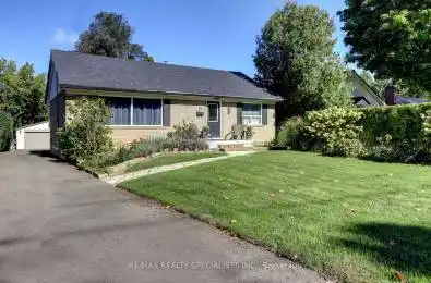 19 Arch Road Mississauga (Streetsville) Ontario L5M1M4