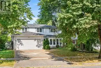 32 Barrydale Cres, Toronto, Ontario M3B 3E2, 4 Bedrooms Bedrooms, 9 Rooms Rooms,4 BathroomsBathrooms,All Houses,Sold,Barrydale,C9385313