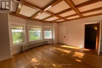 51 Indian Grve Unit# 1, Toronto, Ontario M6R 2Y1, 3 Bedrooms Bedrooms, 6 Rooms Rooms,1 BathroomBathrooms,All Houses,Rented,Indian,W9769334