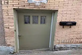 256 EAST MAIN St Unit# Upper, Welland, Ontario L3B 3W9, 3 Bedrooms Bedrooms, 7 Rooms Rooms,1 BathroomBathrooms,Condo,Rented,EAST MAIN,X10409470
