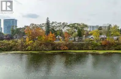 48 Coe Hill Drive Toronto (High Park-Swansea) Ontario M6S3C8