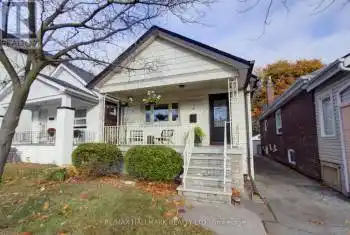 6 Newmarket Ave, Toronto, Ontario M4C 1V7, 1 Bedroom Bedrooms, 5 Rooms Rooms,2 BathroomsBathrooms,All Houses,Sold,Newmarket,E10409327