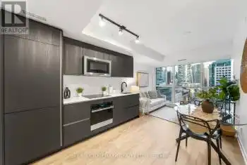 327 King St Unit# 1008, Toronto, Ontario M5V 0W7, 1 Bedroom Bedrooms, 4 Rooms Rooms,1 BathroomBathrooms,Condo,Sold,King,C10425966