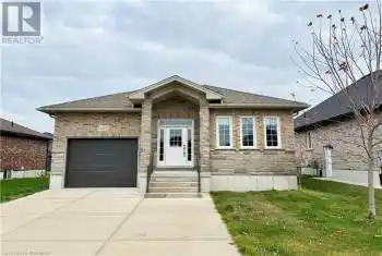 403 NORMANTON St, Saugeen Shores, Ontario N0H 2C2, 3 Bedrooms Bedrooms, 6 Rooms Rooms,2 BathroomsBathrooms,All Houses,Sold,NORMANTON,X11822867