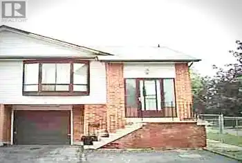 64 Peterson Crt, Brampton, Ontario L6Z 1K6, 4 Bedrooms Bedrooms, 8 Rooms Rooms,3 BathroomsBathrooms,All Houses,Sold,Peterson,W10433241