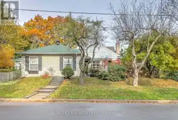 26 York Rd, Toronto, Ontario M2L 1M8, 3 Bedrooms Bedrooms, 7 Rooms Rooms,3 BathroomsBathrooms,All Houses,Rented,York,C11821992