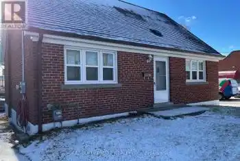 61 Sunrise Ave, Toronto, Ontario M4A 1A9, 3 Bedrooms Bedrooms, 6 Rooms Rooms,2 BathroomsBathrooms,All Houses,Rented,Sunrise,E11884041