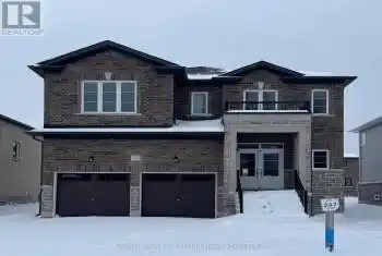 7 AMBER Dr, Wasaga Beach, Ontario L9Z 0R9, 4 Bedrooms Bedrooms, 12 Rooms Rooms,4 BathroomsBathrooms,All Houses,Rented,AMBER,S11885536