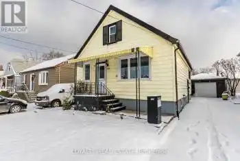 704 Burgess Ave, Hamilton, Ontario L8H 6J4, 2 Bedrooms Bedrooms, 5 Rooms Rooms,2 BathroomsBathrooms,All Houses,Sold,Burgess,X11904817