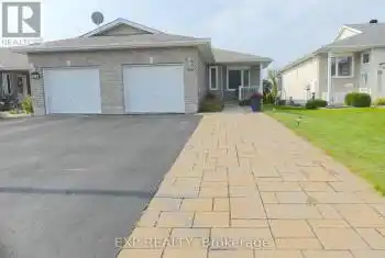 862 Eighth St, Renfrew, Ontario K7V 4K9, 3 Bedrooms Bedrooms, 11 Rooms Rooms,2 BathroomsBathrooms,All Houses,Sold,Eighth,X11906846