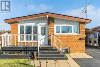 307 Farewell St, Oshawa, Ontario L1H 6L8, 3 Bedrooms Bedrooms, 8 Rooms Rooms,2 BathroomsBathrooms,All Houses,Sold,Farewell,E11913483
