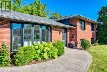 33 Sewell Dr, Oakville, Ontario L6H 1C6, 3 Bedrooms Bedrooms, 6 Rooms Rooms,2 BathroomsBathrooms,All Houses,Sold,Sewell,W11836337