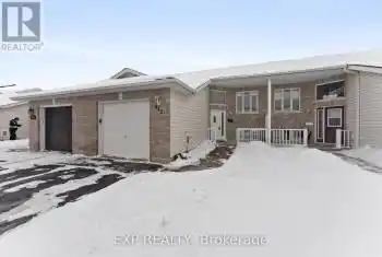 432 Mayhew St, Renfrew, Ontario K7V 4L3, 3 Bedrooms Bedrooms, 9 Rooms Rooms,2 BathroomsBathrooms,All Houses,Sold,Mayhew,X11934870