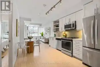 525 Adelaide St Unit# 209, Toronto, Ontario M5V 0N7, 1 Bedroom Bedrooms, 5 Rooms Rooms,2 BathroomsBathrooms,Condo,Sold,Adelaide,27851177