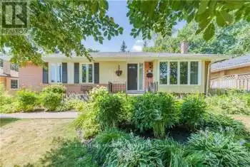 248 Snowden Rd, Oakville, Ontario L6L 3X5, 3 Bedrooms Bedrooms, 7 Rooms Rooms,2 BathroomsBathrooms,All Houses,Rented,Snowden,W11958707
