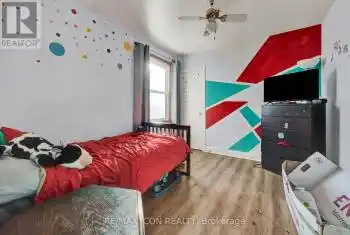120 1 Ave, Cambridge, Ontario N1S 2B6, 2 Bedrooms Bedrooms, 6 Rooms Rooms,2 BathroomsBathrooms,All Houses,Sold,1,X11978262