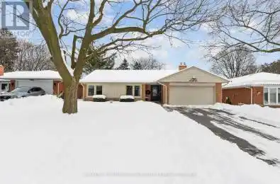 25 Abinger Crescent Toronto (Princess-Rosethorn) Ontario M9B2Y4