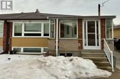 33 Cameo Crescent Toronto (Rockcliffe-Smythe) Ontario M6N2K4