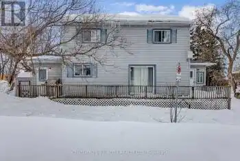1 Lakeview Ave, Orillia, Ontario L3V 6E6, 4 Bedrooms Bedrooms, 9 Rooms Rooms,1 BathroomBathrooms,All Houses,Sold,Lakeview,27982038