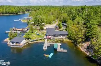 B55-19 MOON Island N/A The Archipelago Ontario P2A 1T4