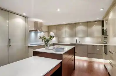 33 University Avenue Unit# LPH 2701 Toronto C01 Ontario M5J 2S7