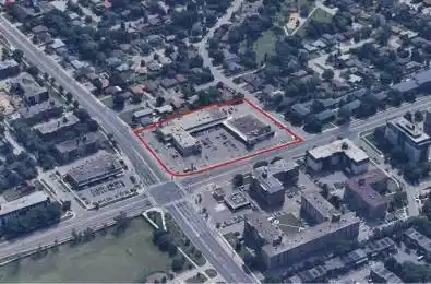 4905 Bathurst Street Unit# 205 Toronto C07 Ontario M2R 1X8