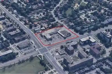 4905 Bathurst Street Unit# 221 Toronto C07 Ontario M2R 1X8