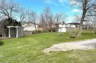 4758 PADDOCK TRAIL Drive Niagara Falls Ontario L2H 2T2