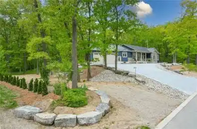 10090 PINERY BLUFFS Road Lambton Shores Ontario N0M 1T0