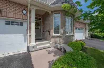 8 HICKORY Court Peterborough Ontario K9J 0A9