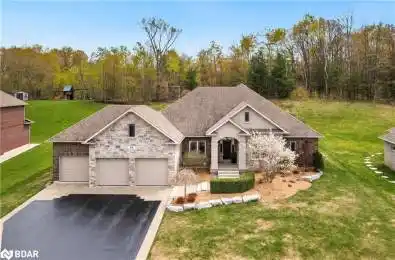 28 WENDAT Trail Springwater Ontario L4M 6T4