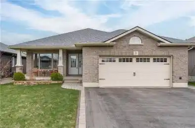 5 WOODBURN Drive Quinte West Ontario K8V 0E1