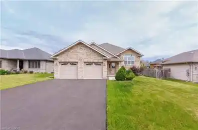 25 ASHWOOD Crescent Quinte West Ontario K0K 2C0