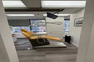 2300 Yonge Street Unit# 705 Toronto C03 Ontario M4P 1E4