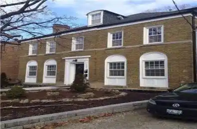 1745 Bathurst Street Unit# B Toronto C03 Ontario M5P 3K5