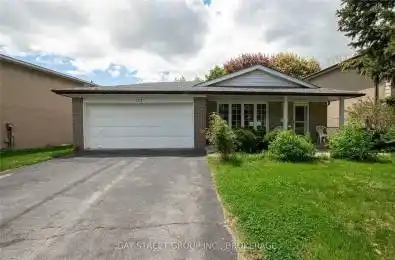 12 Mollard Road Toronto E07 Ontario M1S 2L4