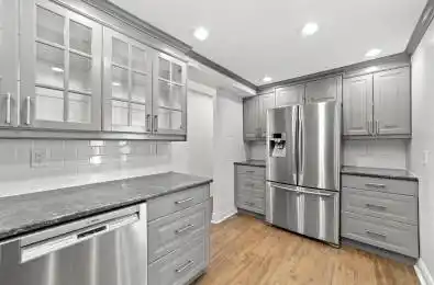 130 Neptune Drive Unit# 702 Toronto C04 Ontario M6A 1X5