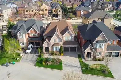 18 Southcrest Court Brampton Ontario L6P 1T6
