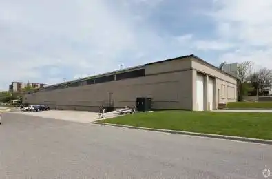 10 Gurney Crescent Toronto W04 Ontario M6B 1S8