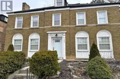 1745 Bathurst Street Unit# A Toronto C03 Ontario M5P 3K5