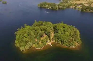 101 Fairclough Island Rideau Lakes Ontario K7H 3C7