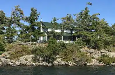 1GB467 Porcupine Island The Archipelago Ontario P2A 0B2