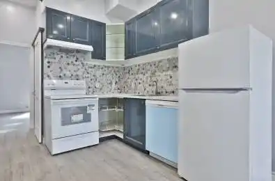 179 Queen Street Unit# 2nd Fl Toronto C08 Ontario M5A 1S2