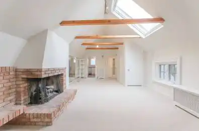 55 Maple Avenue Unit# 3 Toronto C09 Ontario M4T 2T9