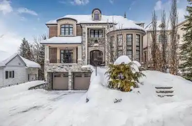 136 Hillview Road Aurora Ontario L4G 2M5
