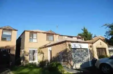 25 Royal Colwood Court Unit# Upper Vaughan Ontario L4K 2J3