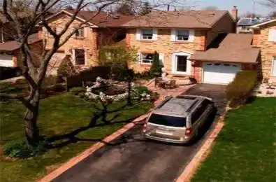 2717 Jerring Mews Mississauga Ontario L5L 2M7